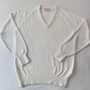 Quantum Sportswear Vintage white acrylic men’s sweater size large V-Neck